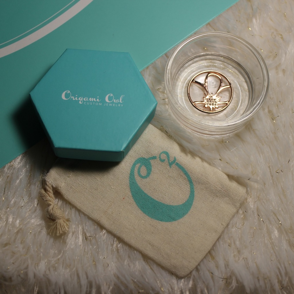 Floating Locket Plate